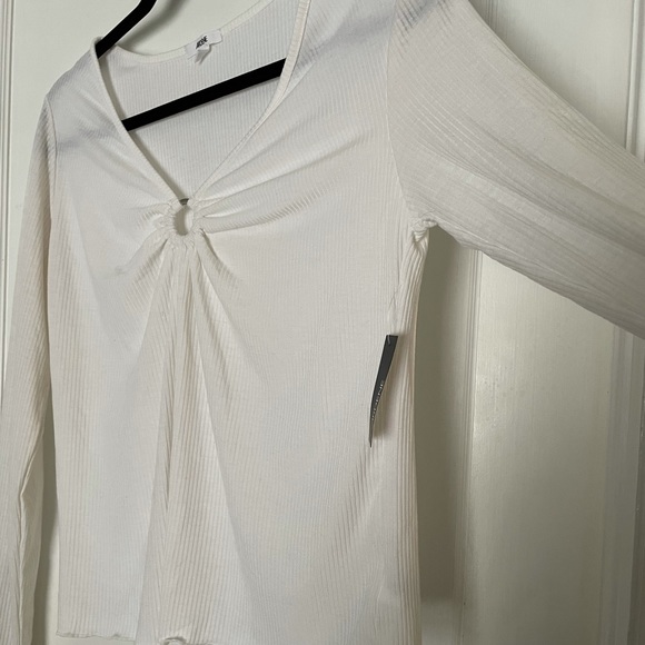 Ring Detailed Cut Long Sleeve Top - Picture 6 of 9